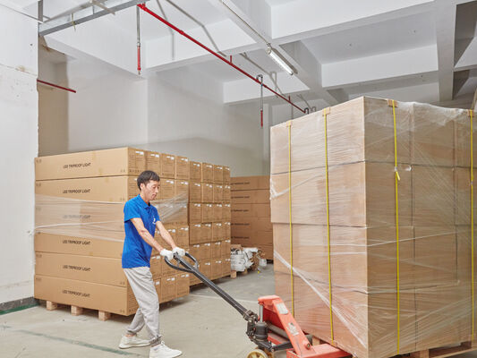 D4 LED 방습 램프 160LPW, 비상용 4W@3HRS 준비, 플러그 앤 플레이, 유지 보수 용이​ 주차장 및 조명에 적합