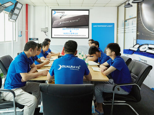 D4 LED 방습 램프 160LPW, 비상용 4W@3HRS 준비, 플러그 앤 플레이, 유지 보수 용이​ 주차장 및 조명에 적합